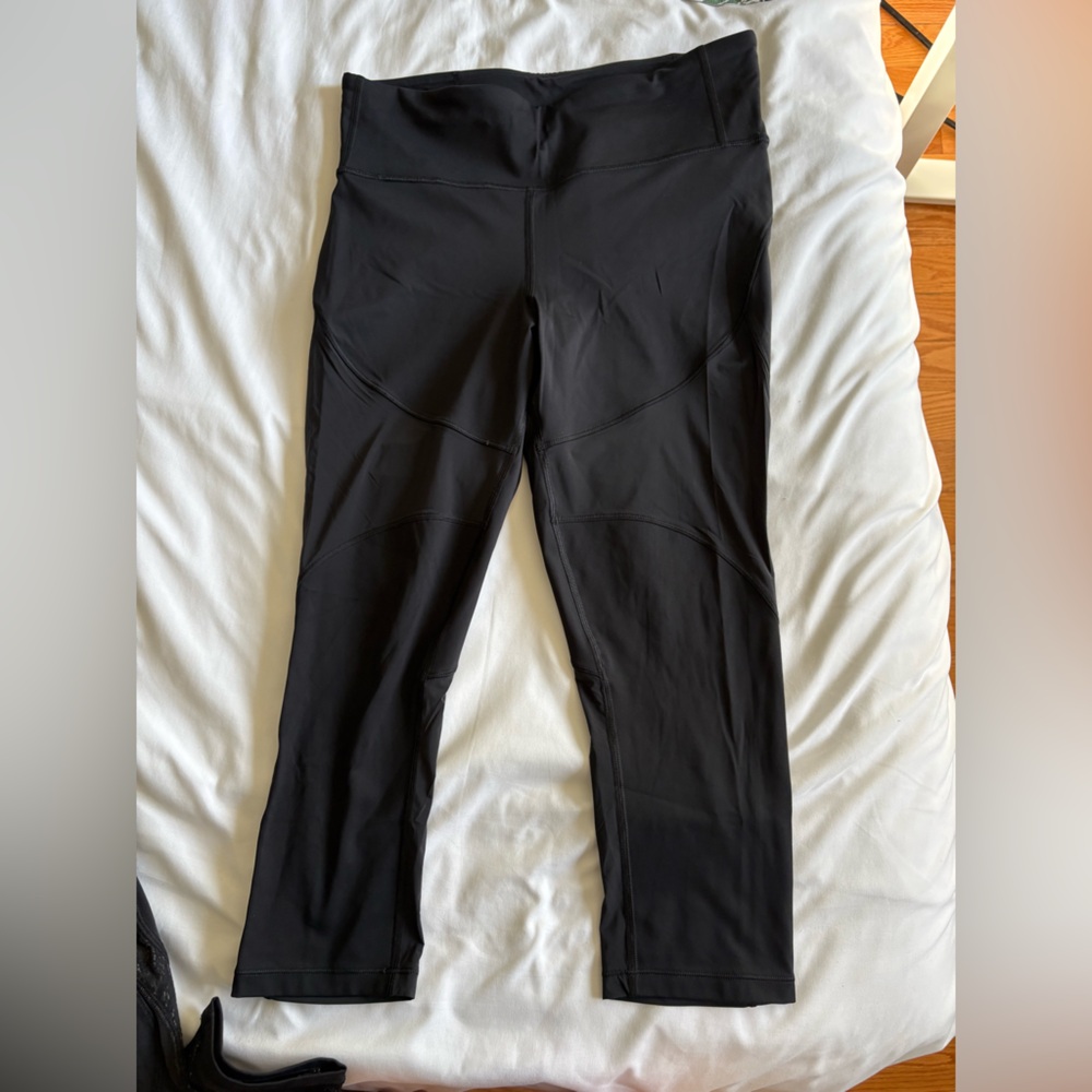 Lululemon Hot Pursuit High Rise 21” Crop
